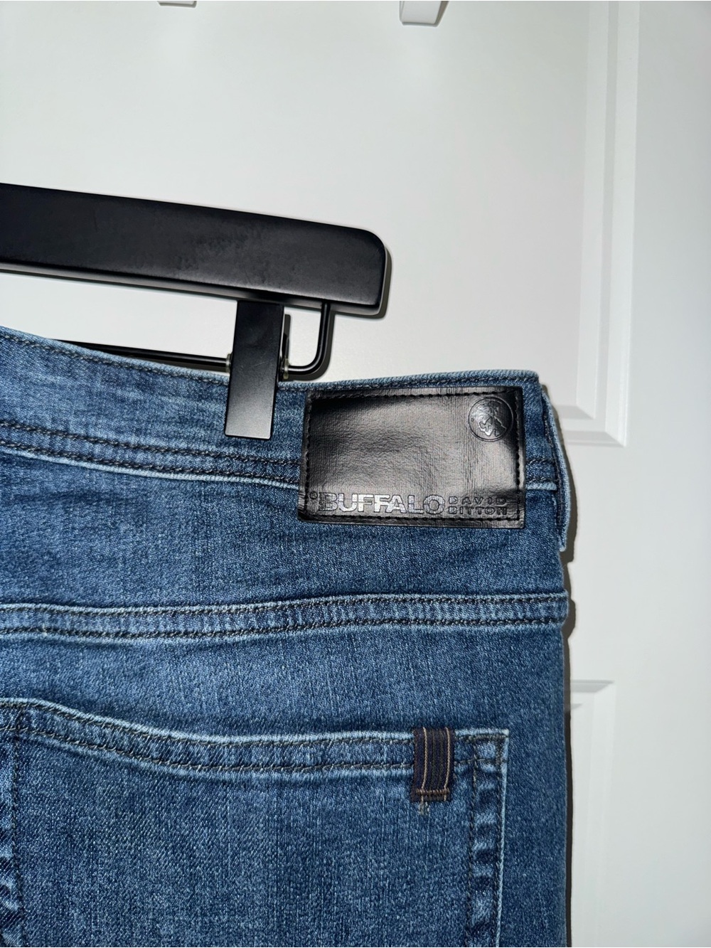 JACKSON Men’s Straight-Leg Jeans in Dark Blue Wash - Picture 4 of 4